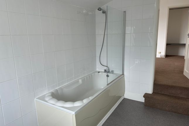 End terrace house to rent in London Road South, Lowestoft