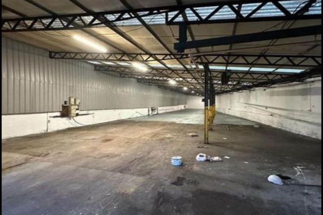 Warehouse to let in Peartree Lane, Dudley