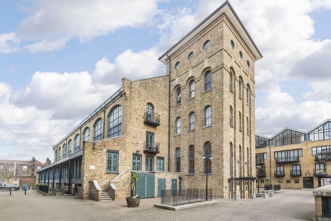 Flat for sale in Burrells Wharf Square, London