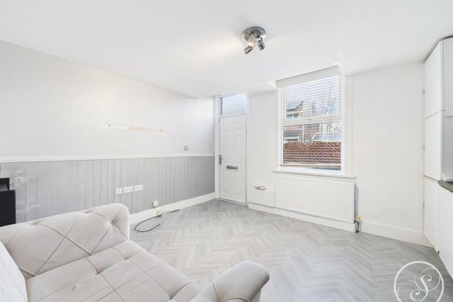 2A, Back Highthorne Street, Leeds photo 4