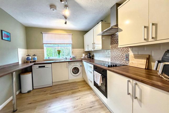 11, Brown Close, Newport photo 2