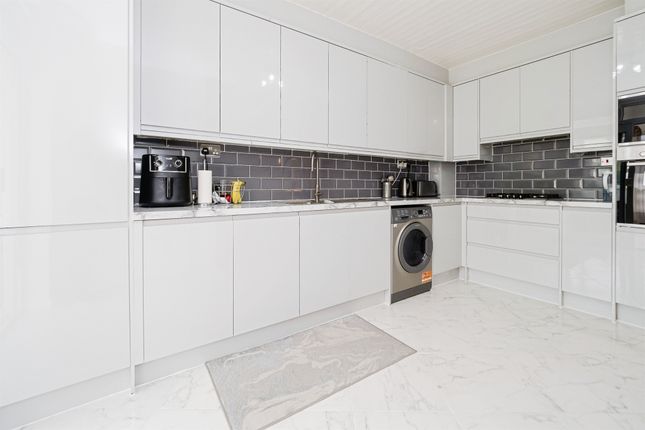42, Betterton Road, Rainham photo 4