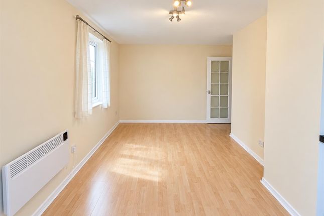 98, Burket Close, Southall photo 3