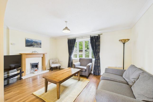 17, Whitestone Drive, Keighley photo 2