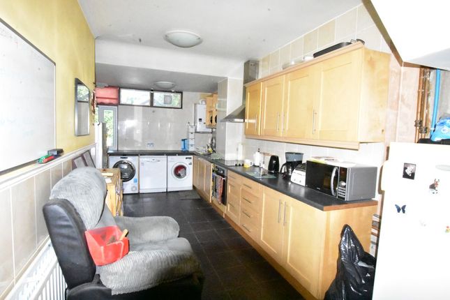 26, The Gardens, Harrow photo 3