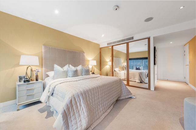 Flat for sale in Marsh Wall, London