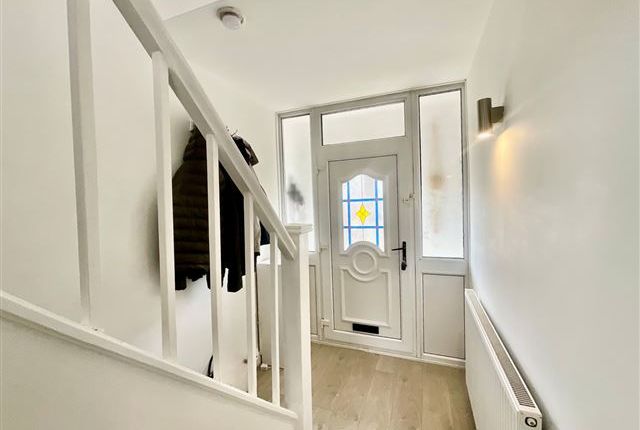 16, Rosslyn Avenue Aston, Sheffield photo 2
