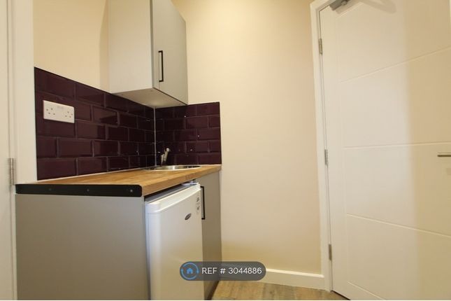 Wellington Avenue, Hounslow photo 3