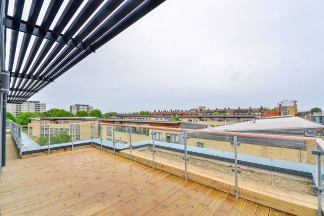 Thumbnail Flat to rent in Coopers Road, Bermondsey, London