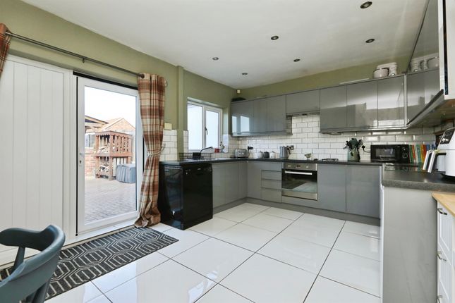 19, Howville Avenue, Doncaster photo 4