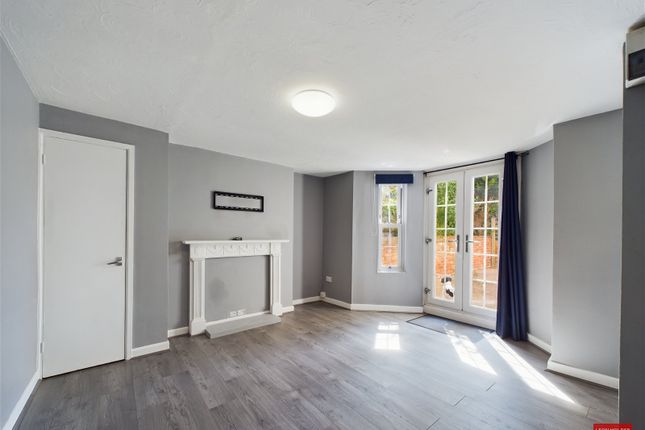 Town house for sale in London Road, Gloucester