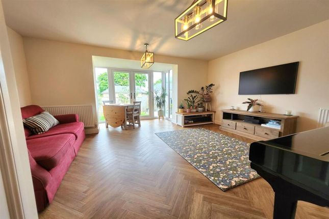 26 Honeygold Vale, Warrington photo 2