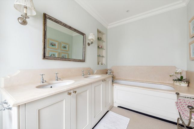 Flat for sale in St Loo Court, St Loo Avenue, Chelsea, London SW3.