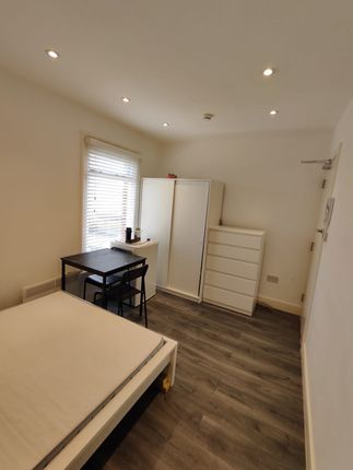 Room to rent in Chester Street, Reading
