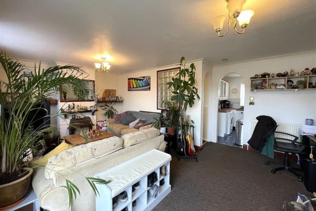 Terraced house to rent in Foxglove Road, Eastbourne
