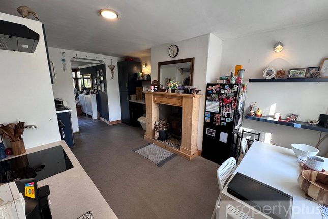 47, Highfield, Rhondda Cynon Taff photo 5