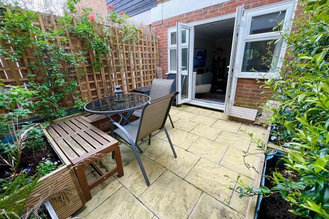 Flat for sale in Hutton Road, Shenfield, Brentwood