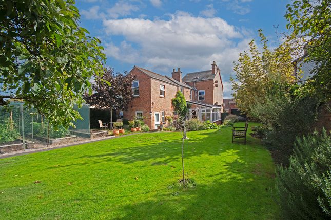 20, Victoria Avenue, Droitwich photo 2