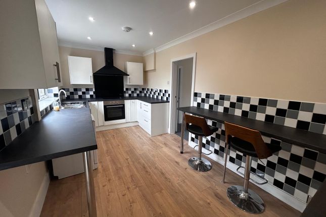 82, Mount Pleasant Avenue, LOUTH photo 2