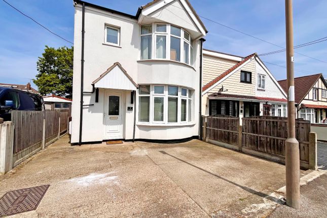 Thumbnail Detached house for sale in The Avenue, Hadleigh, Essex