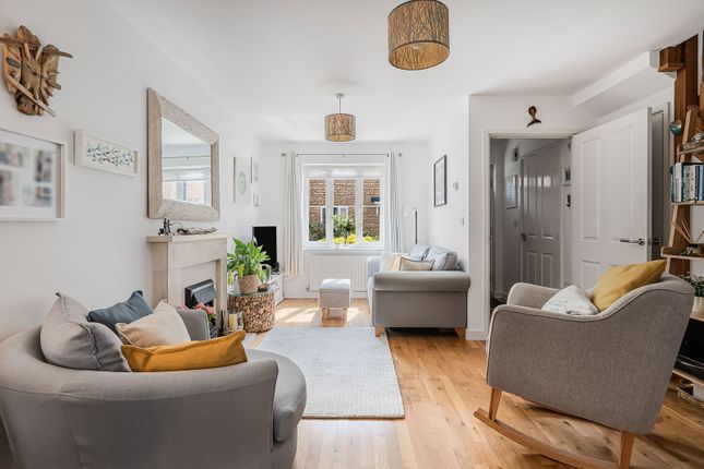 32, Knapps Crescent, Cheltenham photo 4