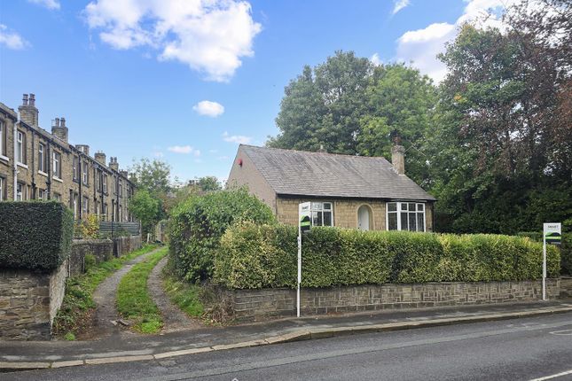 2-bed bungalow on 184, Blacker Road, Huddersfield, £230,000