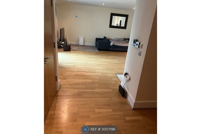 Flat, St George Wharf, London photo 3