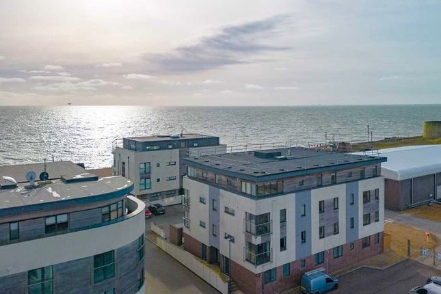 Flat to rent in Fishermans Beach, Hythe, Kent
