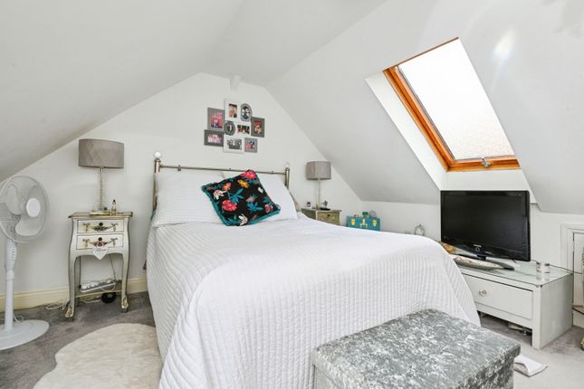 64, Oakmead Road, Clacton-on-Sea photo 3