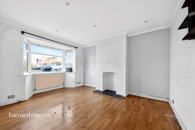 12, Marlborough Close, London photo 3