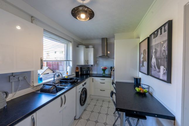 55 Huntly Avenue, Bellshill photo 3