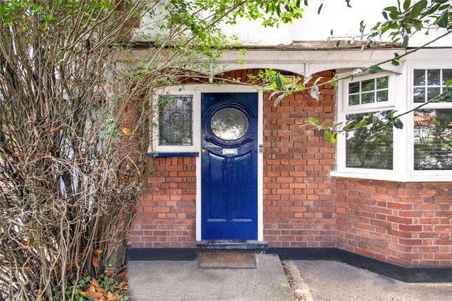 2 bed flat for sale in Clifford Avenue, East Sheen, London SW14