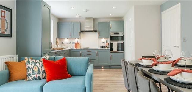 18, Thorley Lane, Hale photo 2