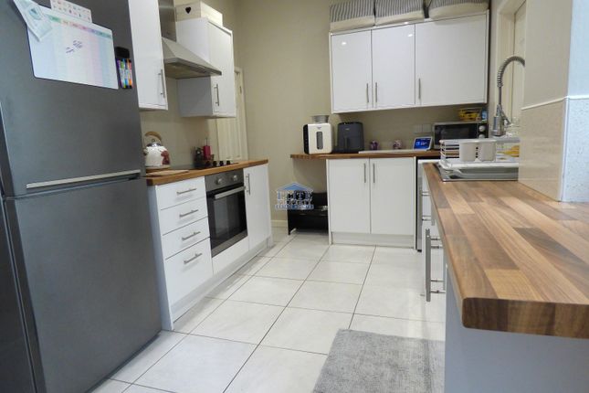 136, Oxford Street, Bridgend photo 2