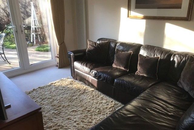 44, Queen Victoria Drive, Swadlincote photo 3