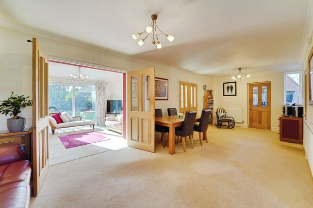 Queens Close, Bedford photo 4