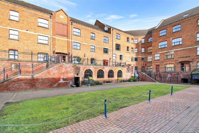Duplex to rent in Whitefriars Wharf, Tonbridge