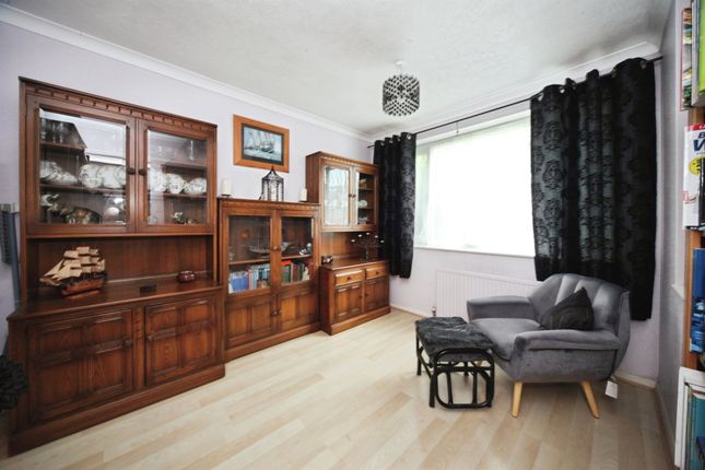 43, Saywell Road, Luton photo 3