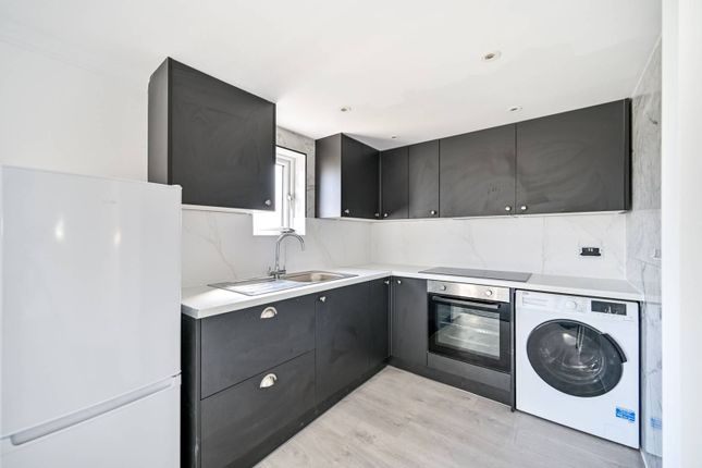 Thumbnail Flat to rent in Windsor Avenue, New Malden