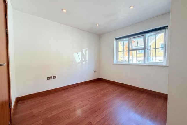 8, Kendal, Purfleet photo 2
