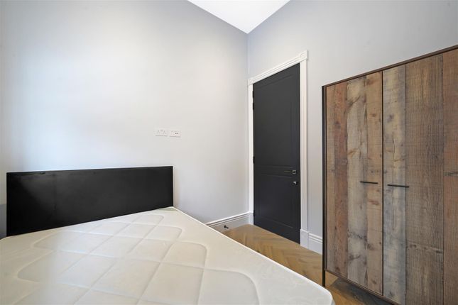Room 4, 6, Newall Close, Uxbridge photo 3
