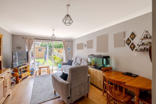 30 Gwynne Road, Caterham photo 4