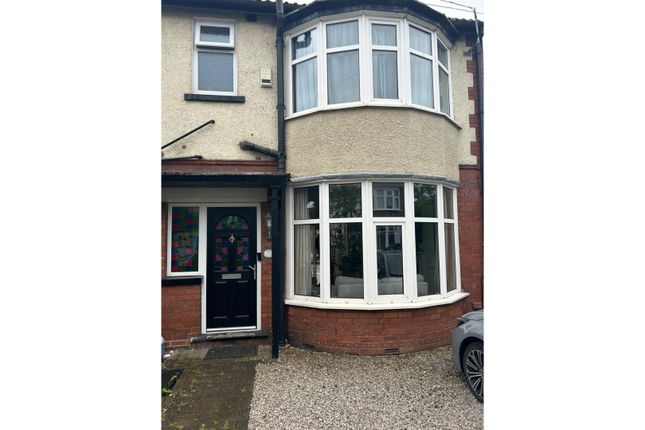 Thumbnail Semi-detached house for sale in Lake Drive, Hull