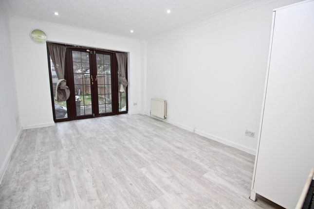 1, Kestrel Close, Colindale photo 2