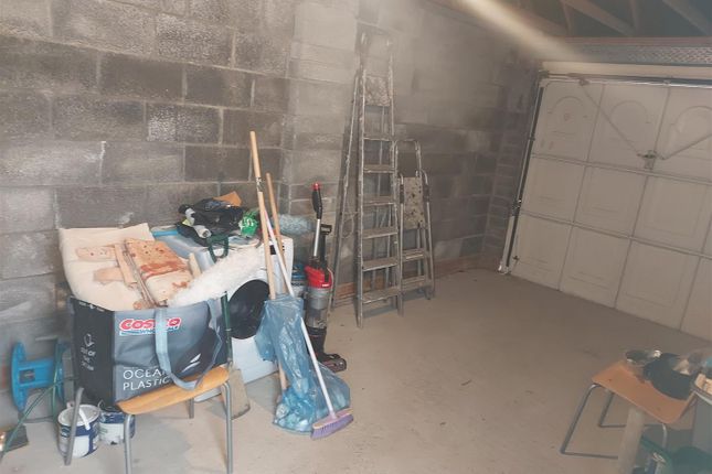 Garage.Jpg