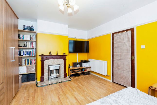Terraced house for sale in Cowper Road, Slough