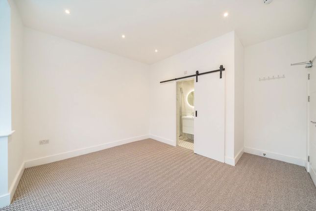 38, Avoca Road, London photo 4