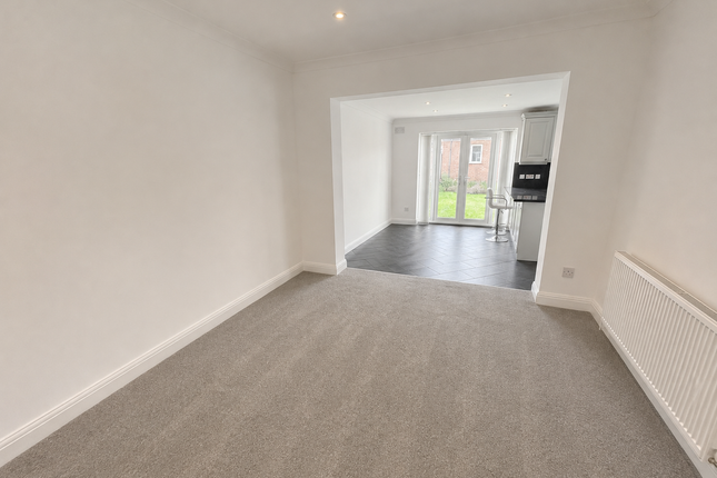 10, Dorset Avenue, SOUTHALL photo 3