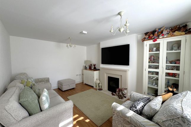 37, Greys Road, Weymouth photo 3