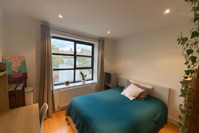 Flat 4, 13, Argyll Close, London photo 3